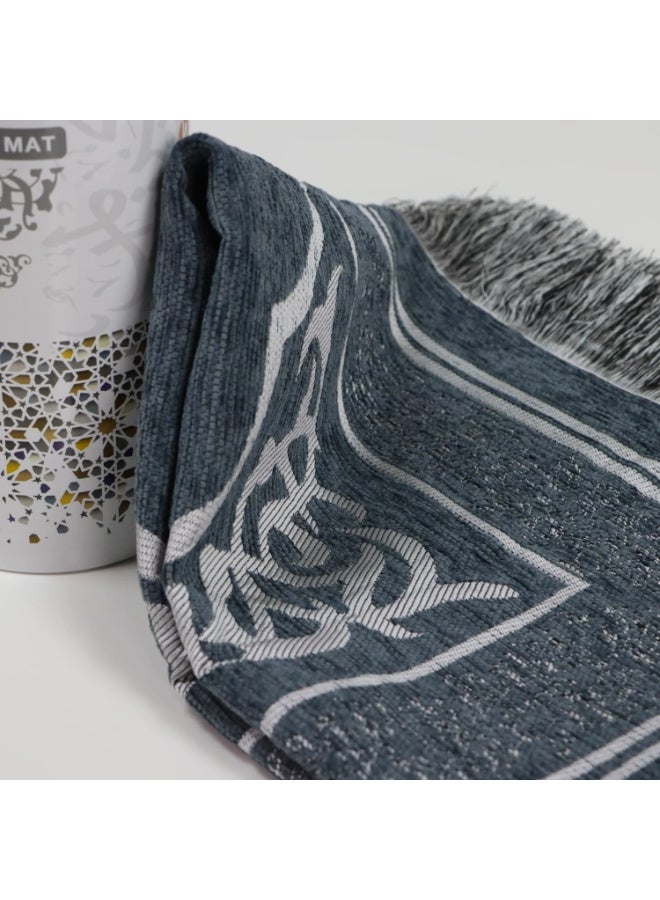 SUNDUS Prayer rug in elegant cylindrical box - Al-Madina - Image 4